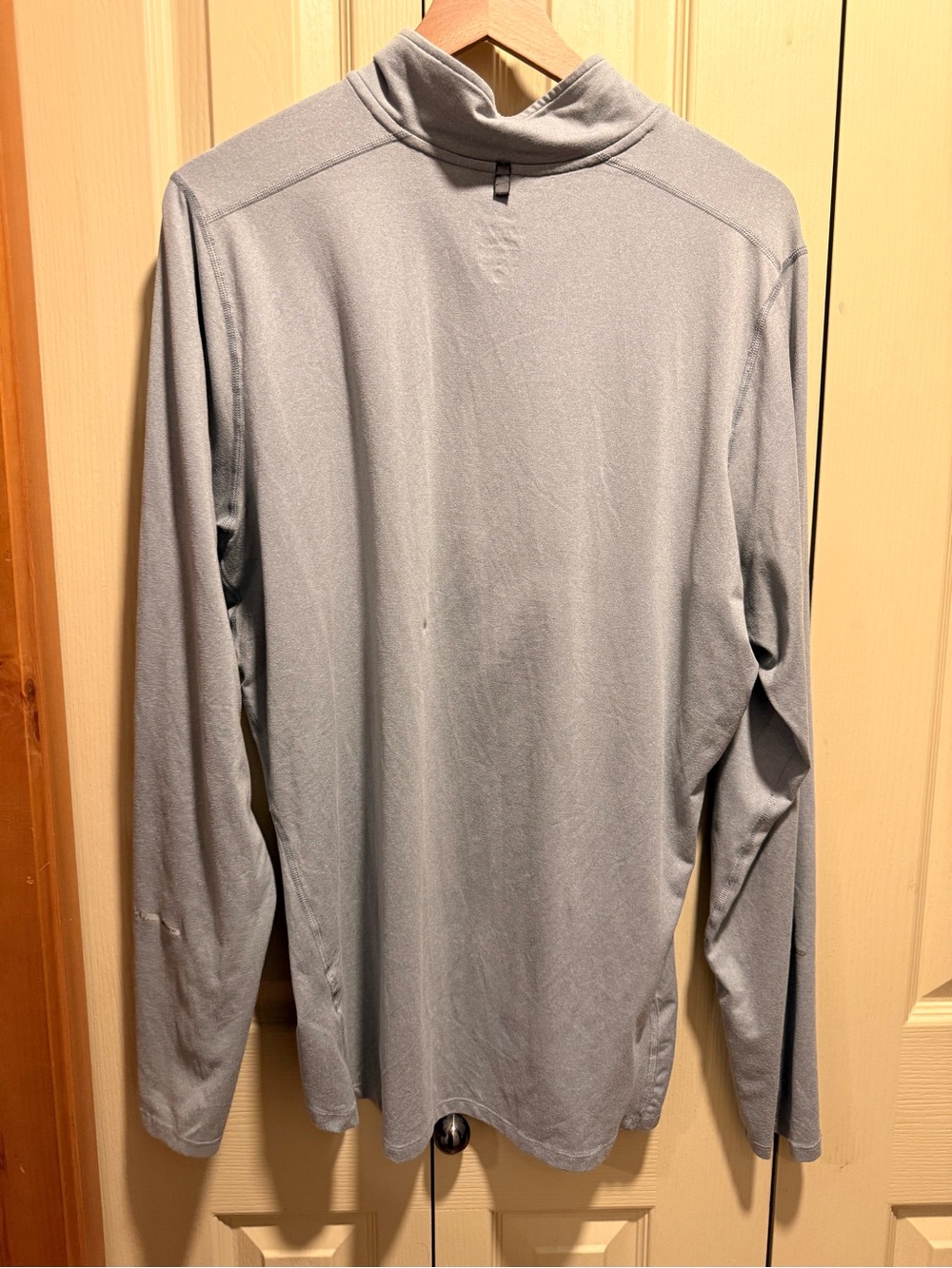 Nike Men’s Light Gray Long Sleeve Half-Zip with Red Zip Placket - Picture 3 of 3